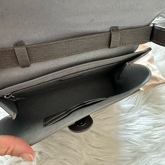 Used Excellent Condition Senreve Aria Belt Bag Grey - Picture 4 of 9